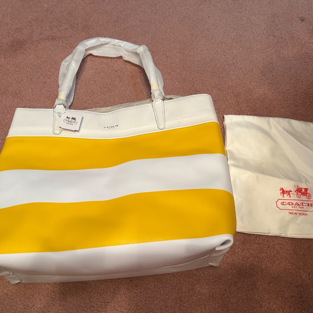 NIB COACH CANVAS TOTE SUNGLOW/WHITE - Picture 2 of 5